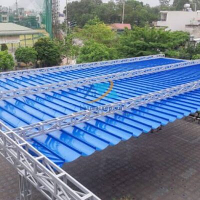 Bạt xếp lớp che sân trường và bãi xe - ảnh thi công thực tế