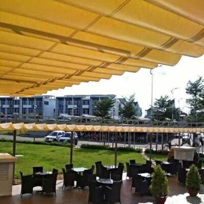 Bạt che nắng dạng xếp che sân vườn